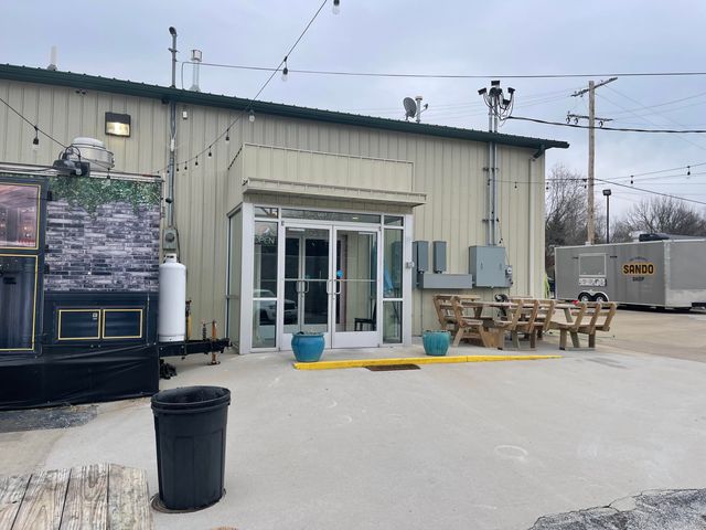 1530 E St Louis Street, Springfield, MO 65802