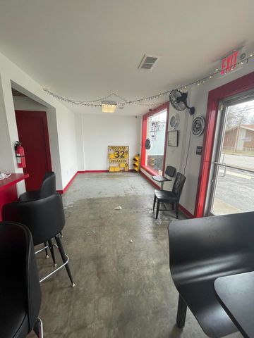 1530 E St Louis Street, Springfield, MO 65802