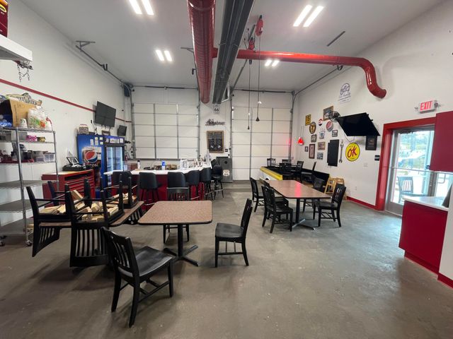 1530 E St Louis Street, Springfield, MO 65802