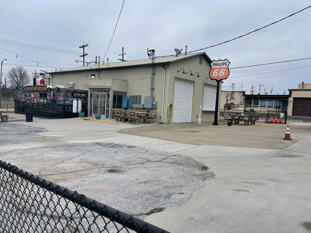 1530 E St Louis Street, Springfield, MO 65802