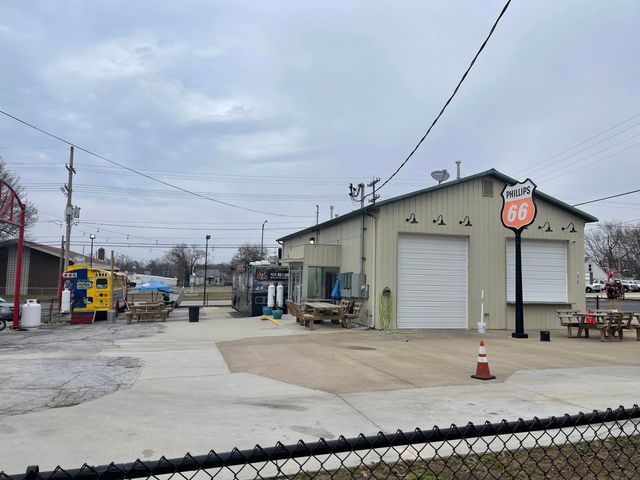 1530 E St Louis Street, Springfield, MO 65802