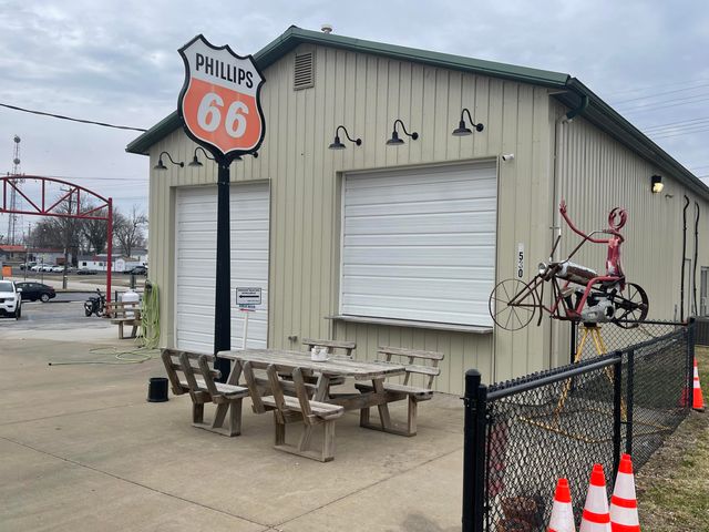 1530 E St Louis Street, Springfield, MO 65802