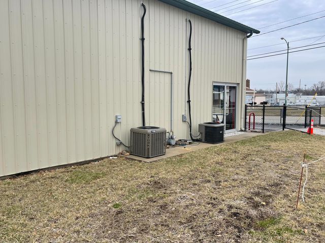 1530 E St Louis Street, Springfield, MO 65802