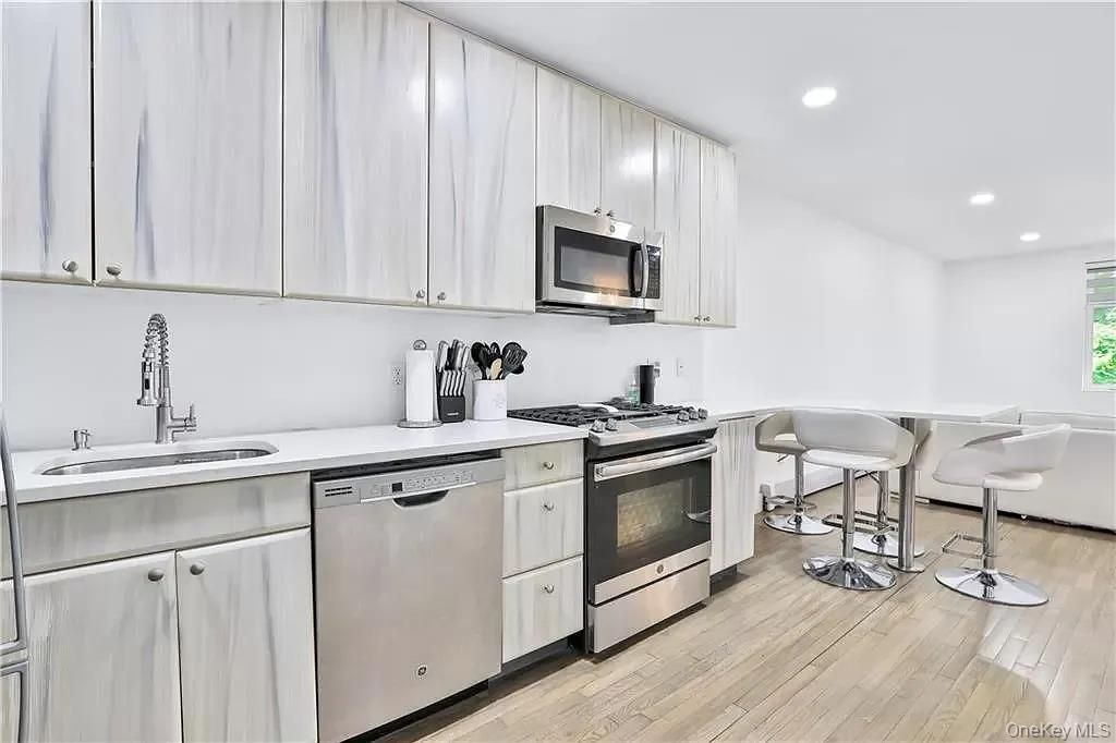 3368 Shore Parkway 2B, Brooklyn, NY 11235 — photo 4