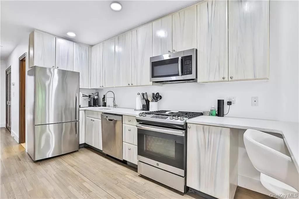 3368 Shore Parkway 2B, Brooklyn, NY 11235 — photo 5