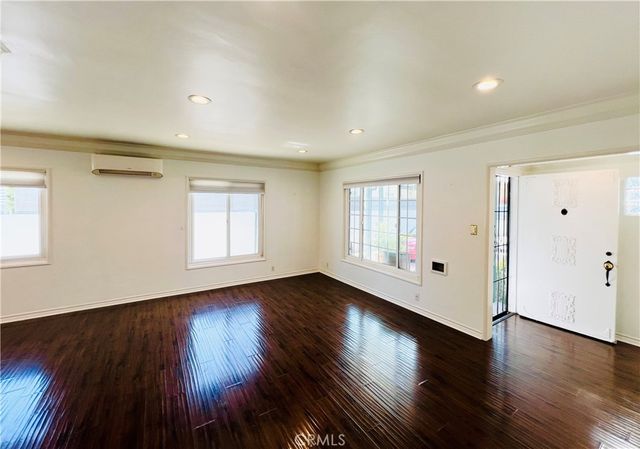 5118 Riverton Avenue, North Hollywood, CA 91601