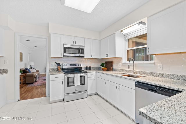 11402 SEDGEMOORE Drive W, Jacksonville, FL 32223