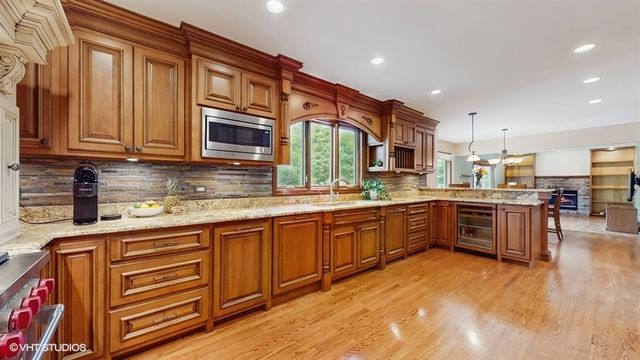 2564 Brockton Circle, Naperville, IL 60565