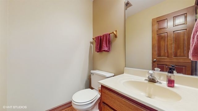 2564 Brockton Circle, Naperville, IL 60565