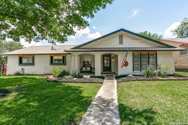 102 SILVER SPGS, Universal City, TX 78148