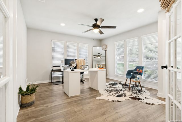 102 SILVER SPGS, Universal City, TX 78148
