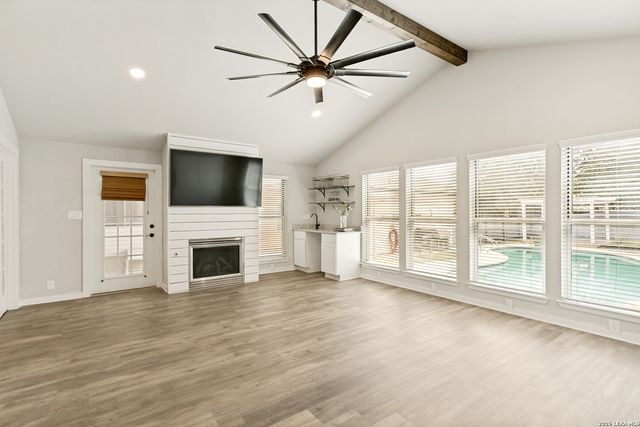 102 SILVER SPGS, Universal City, TX 78148