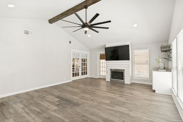 102 SILVER SPGS, Universal City, TX 78148
