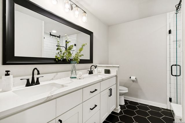102 SILVER SPGS, Universal City, TX 78148