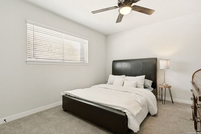 102 SILVER SPGS, Universal City, TX 78148