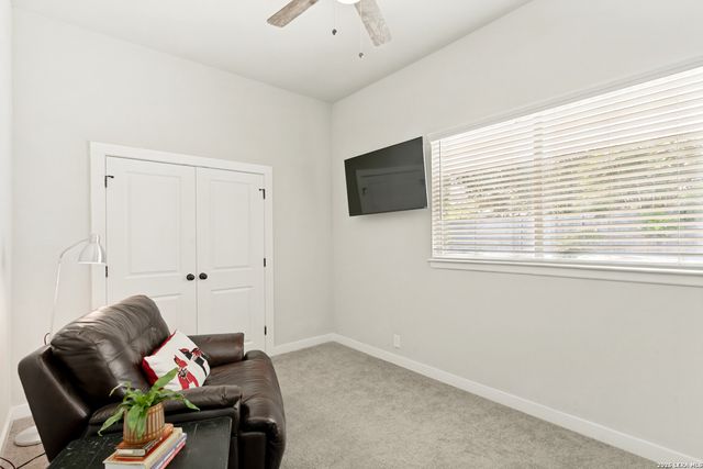 102 SILVER SPGS, Universal City, TX 78148
