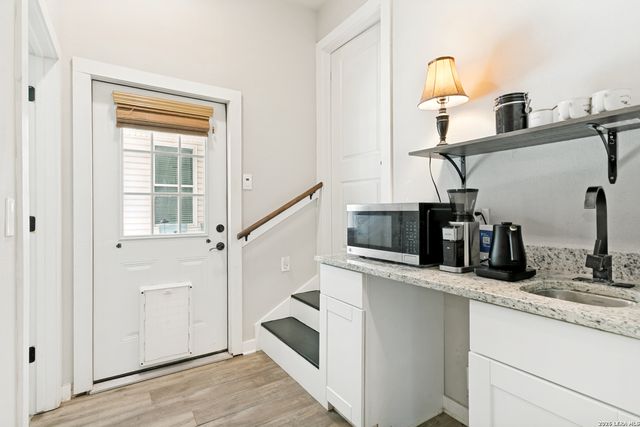 102 SILVER SPGS, Universal City, TX 78148