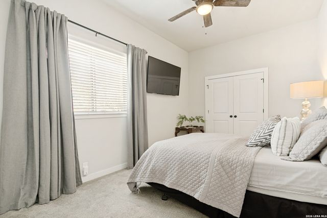 102 SILVER SPGS, Universal City, TX 78148
