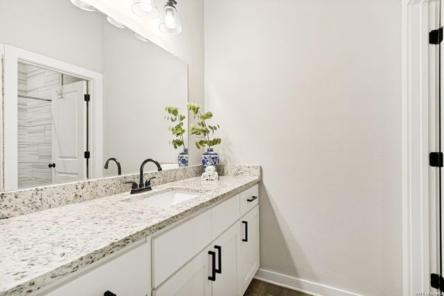 102 SILVER SPGS, Universal City, TX 78148