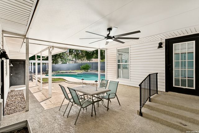 102 SILVER SPGS, Universal City, TX 78148