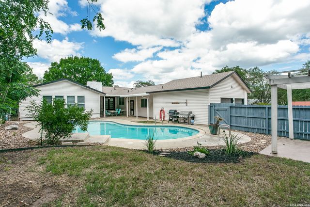 102 SILVER SPGS, Universal City, TX 78148
