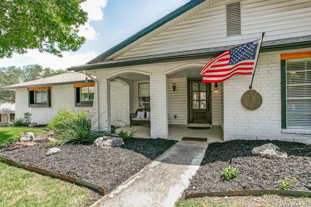 102 SILVER SPGS, Universal City, TX 78148