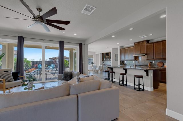 716 Gray Dawn Dr, Rocklin, CA 95765