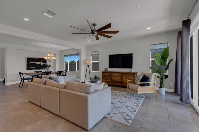 716 Gray Dawn Dr, Rocklin, CA 95765