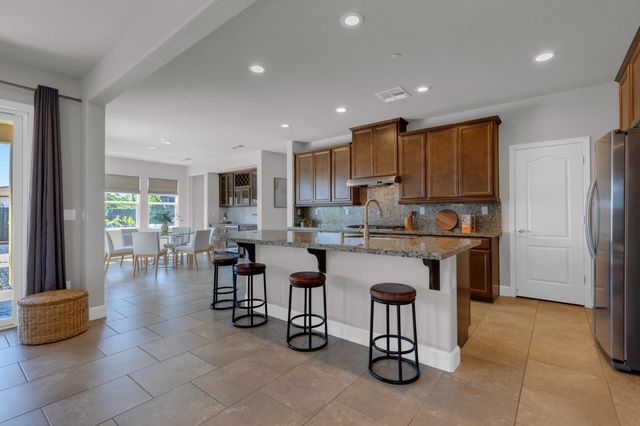 716 Gray Dawn Dr, Rocklin, CA 95765