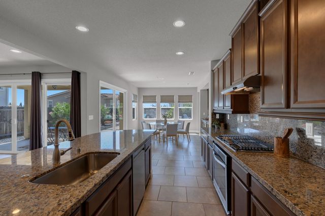 716 Gray Dawn Dr, Rocklin, CA 95765