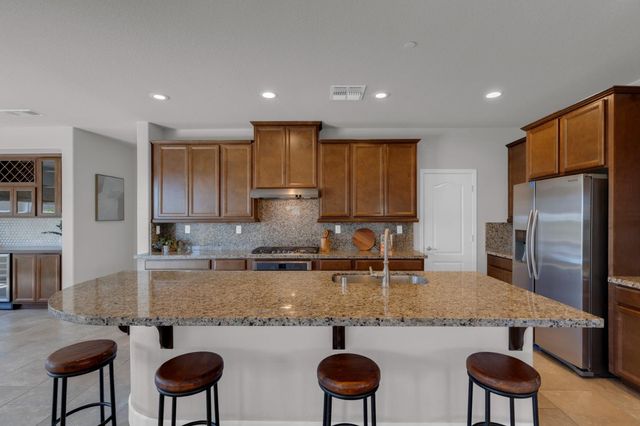 716 Gray Dawn Dr, Rocklin, CA 95765