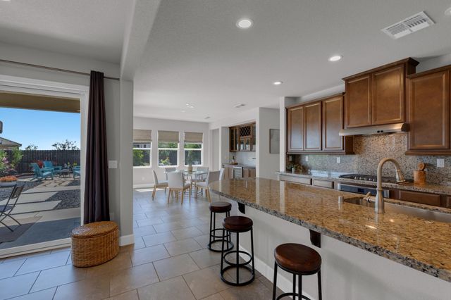 716 Gray Dawn Dr, Rocklin, CA 95765