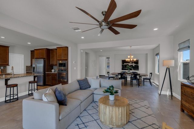 716 Gray Dawn Dr, Rocklin, CA 95765