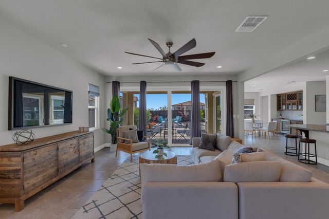 716 Gray Dawn Dr, Rocklin, CA 95765