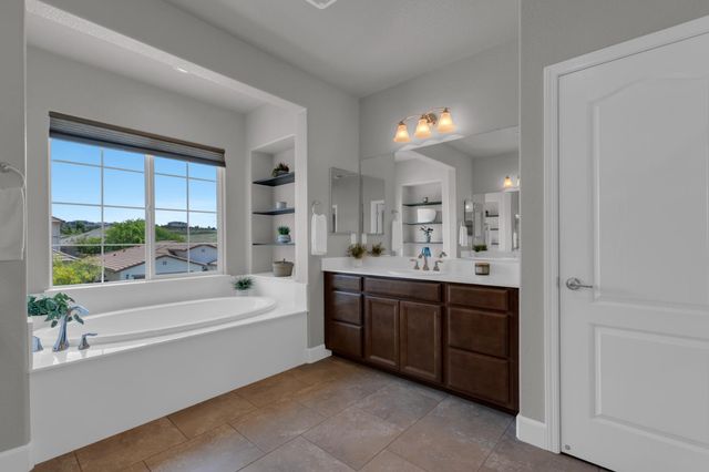 716 Gray Dawn Dr, Rocklin, CA 95765