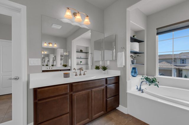 716 Gray Dawn Dr, Rocklin, CA 95765
