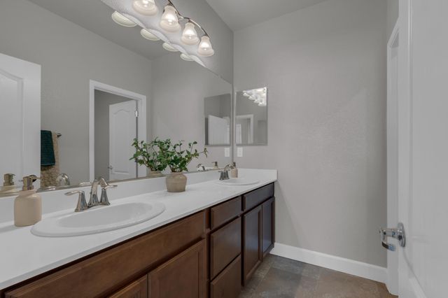 716 Gray Dawn Dr, Rocklin, CA 95765