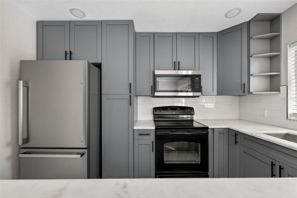 Image 11 of property listing at 2714 W GRACE STREET, Tampa, FL 33607