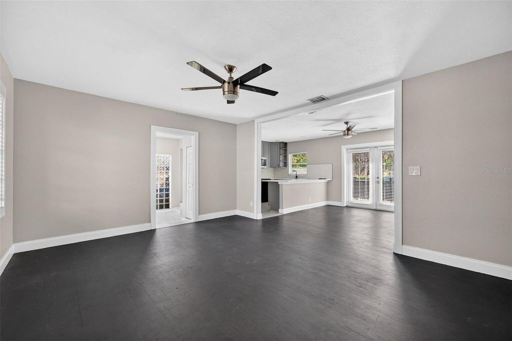 Image 5 of property listing at 2714 W GRACE STREET, Tampa, FL 33607