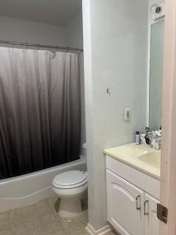 1950 H Leslie Dr, Kerrville, TX 78028
