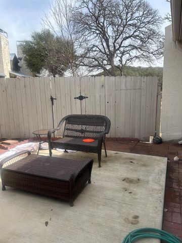 1950 H Leslie Dr, Kerrville, TX 78028