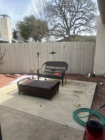 1950 H Leslie Dr, Kerrville, TX 78028