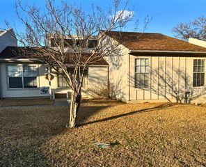 1950 H Leslie Dr, Kerrville, TX 78028
