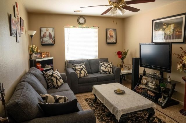 1896 N Forestiere Avenue, Fresno, CA 93722