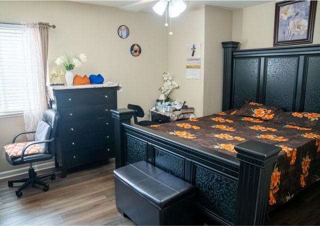 1896 N Forestiere Avenue, Fresno, CA 93722