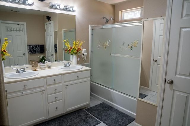 1896 N Forestiere Avenue, Fresno, CA 93722