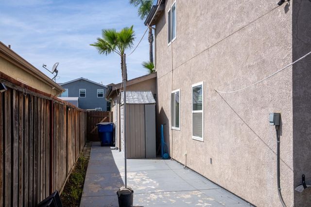 1896 N Forestiere Avenue, Fresno, CA 93722