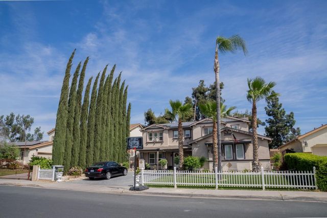 1896 N Forestiere Avenue, Fresno, CA 93722