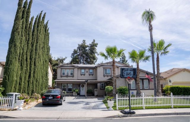 1896 N Forestiere Avenue, Fresno, CA 93722