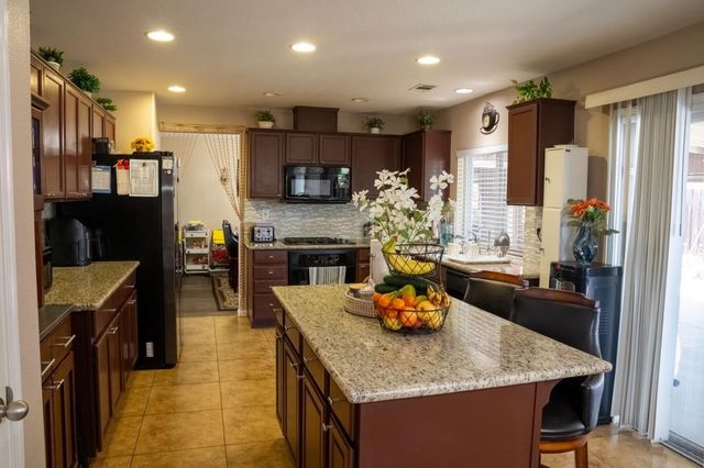 1896 N Forestiere Avenue, Fresno, CA 93722